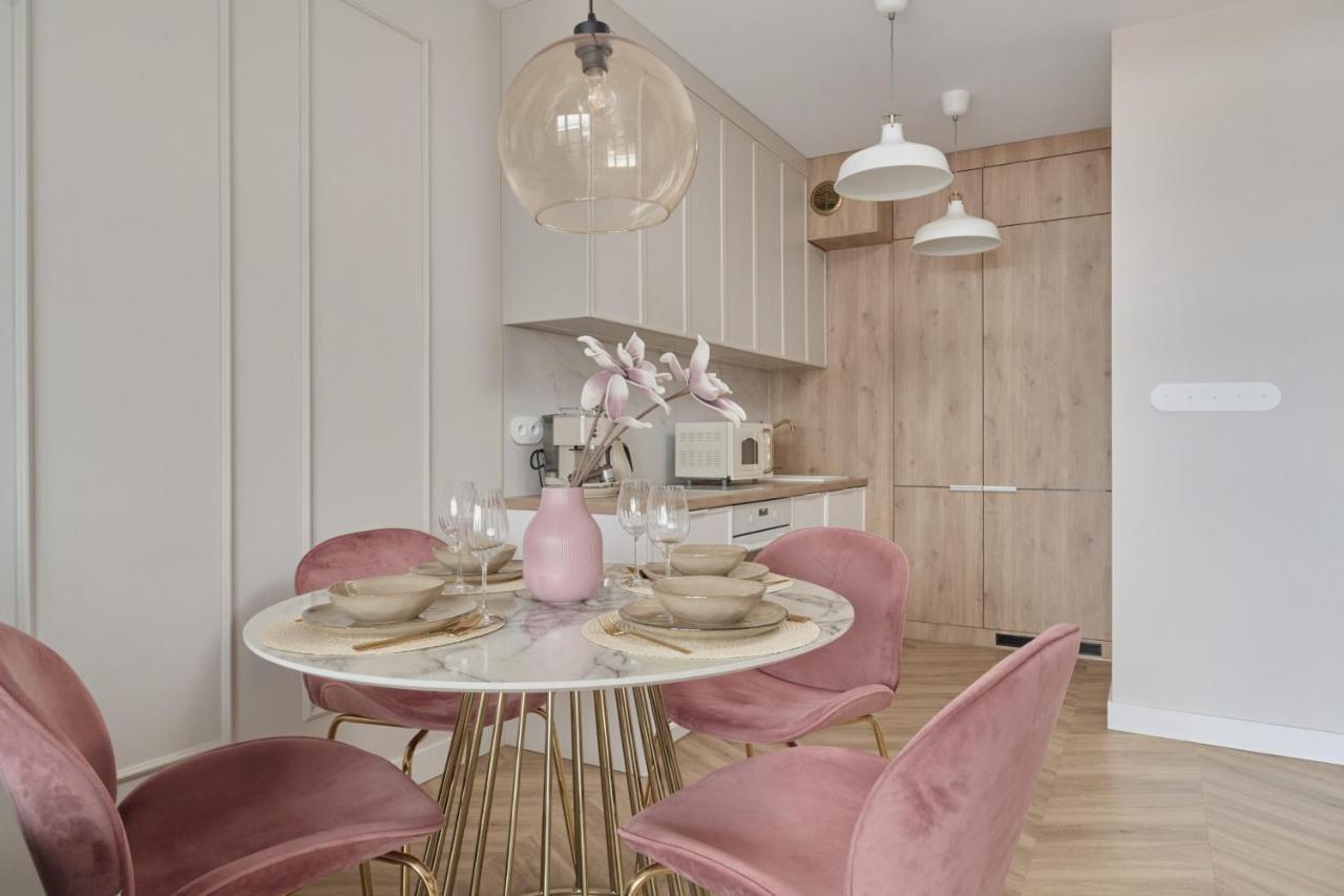 Elegant Apartment With Balcony Krakowska Wroclaw By Renters Prestige Buitenkant foto
